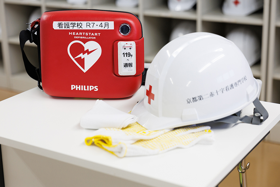 ヘルメットとAED